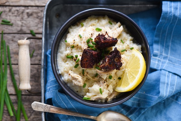 Lemon Chicken & Rice Soup with Olive Tapenade Croutons - Pure Greek comfort food in a bowl. It’s rich but light flavor will warm you up and brighten your mood any day of the week. | foxeslovelemons.com