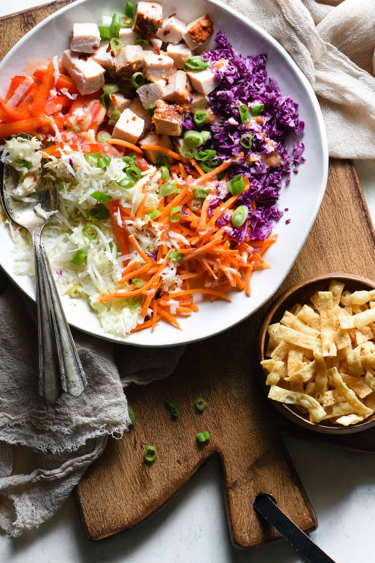 Meal preppers, listen up: all of the ingredients for this Turkey Egg Roll Salad can be chopped and prepped in advance. When you're ready to eat, dinner can be on the table in less than five minutes! | foxeslovelemons.com